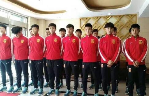 该片讲述了女主陈怡然和男主范世宇在高考将近时，班主任将学渣范世宇交给学霸陈怡然辅导，水火不容的两人在互相了解、携手共进中渐渐产生了爱情的萌芽，但萌动的爱情总伴随着挫折，父母的察觉、高考的临近给两人的爱情画上了一个问号，也因此掀起了剧情的波澜